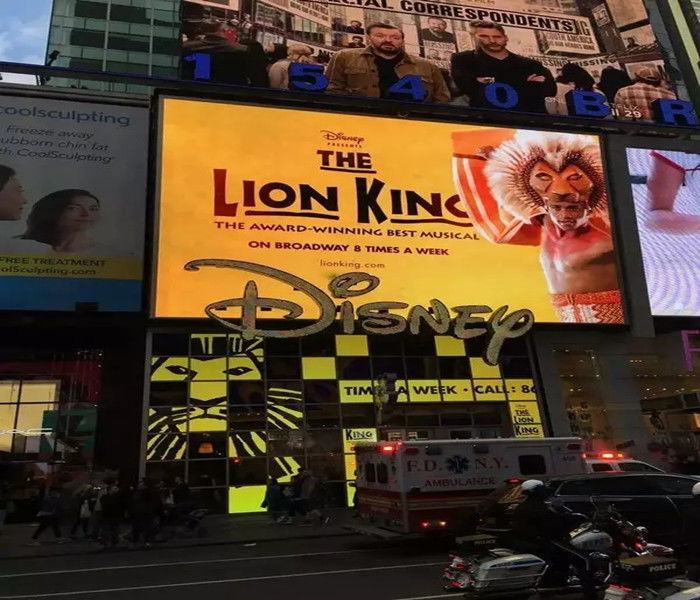 شاشة LED للجوال P8 إعلان كبير في الهواء الطلق أدى فيديو حائط بناء لوحة إعلانات سينما مفتوحة لوحات رقمية