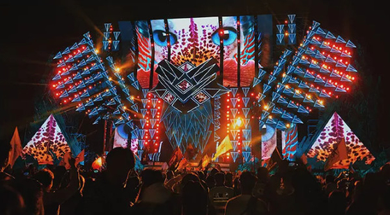 الشاشة الخارجي P4 Full Color SMD LED Die-Cast Aluminum Screen توفير الطاقة 3 سنوات ضمان