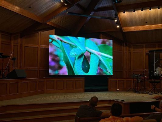 شاشة LED ملونة كاملة داخلية مع نوع القيادة 1 × 16 تضمن نقل إشارة مستقر وتقديم صورة سلسة