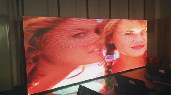 الإعلانات COB P2.5 IP65 LED الحائط شاشة العرض المسرحية الداخلية