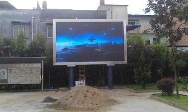 الشاشة الكبيرة الموجّهة بالليل في الهواء الطلق بألوان كاملة Novastar Control Advertising Led Billboard
