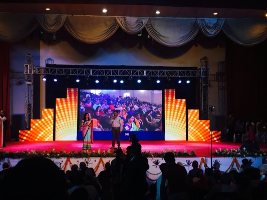 شاشة ألومنيوم ذات لون كامل LED ذات صب الصبغ P4 شاشة فيديو LED SMD2121 ثلاث سنوات ضمان