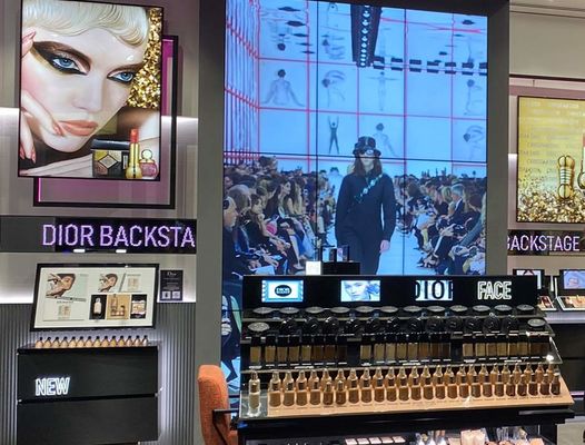 P3.91 شاشة عرض LED شفافة 100000h عمر 1920-3840Hz