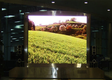 الشاشة المعتادة SMD1515 P2.5 Full Color Indoor Hanging LED Display في خزانة الألومنيوم المصبوب