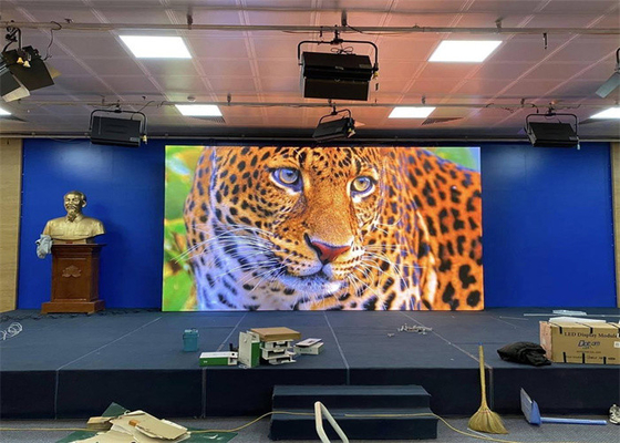 عرض شاشة الإيجار LED العرض النصية المستندات مع النظافة الموازنة للبيض 2500cd / m2