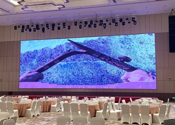 Full Color HD LED Billboard P4 DC5V استوديو خارجي التجاري التطبيق الناشئ