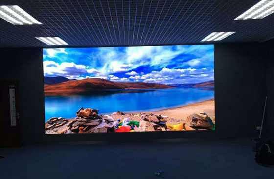 شاشة LED معلقة داخلية استئجار شاشة SMD ، P2 إشارة LED ملونة كاملة 3 سنوات ضمان