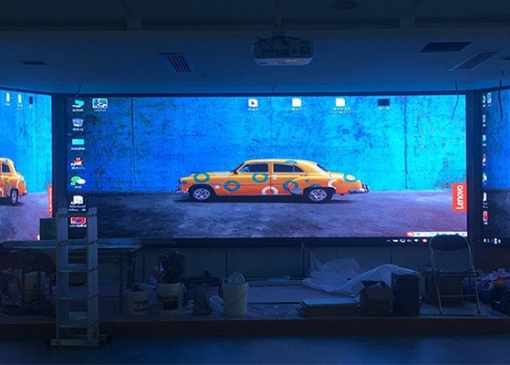 الشاشة الرياضية الملونة الكاملة في الهواء الطلق شاشة LED P10 ملعب كرة القدم IP65 شاشة كبيرة Ultra HD خزانة الحديد