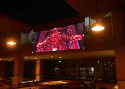 في الداخل Ultra-Clear Small Pitch P1.667 LED Billboard 3840HZ معدل تحديث SMD 1010 DC 5V