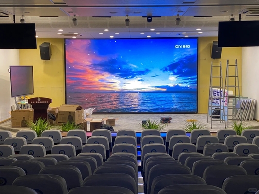 تشغيل شاشة الألومنيوم ذات الصب الصمامي Ultra HD P6.67 Full Color Outdoor LED Display شاشة LED حمراء خضراء زرقاء