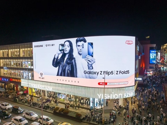 شاشة الألومنيوم ذات السطح المنحني HD P10 شاشة LED كبيرة في الهواء الطلق IP65 320 * 160mm