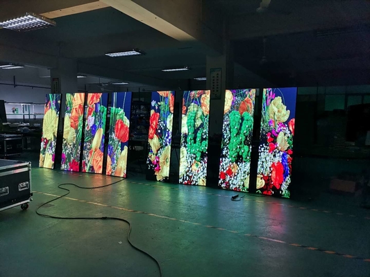 شاشة ملصق شاشة إعلانية مستقيمة شاشة P2.5 ضوء صغير ذكي داخلي 1R1G1B شاشة HD LED