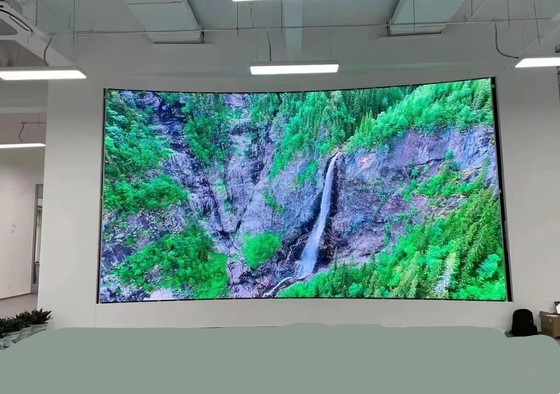 شاشة ألومنيوم داخلية ثابتة / مستأجرة كاملة الألوان ، 256x128 مم ، وحدة LED