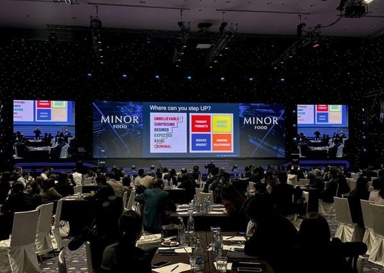 إيجار شفاف P4 داخلي عرض LED ملون بالكامل عرض لوحة إعلانات LED 1/8 مسح