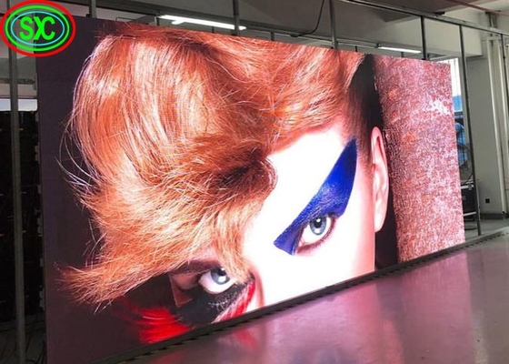 شاشة مسرحية من الألومنيوم ذات الصب الصمامات الكبيرة HD 160x160mm P2.5 داخلية Ultra-HD توفير الطاقة LED حائط فيديو