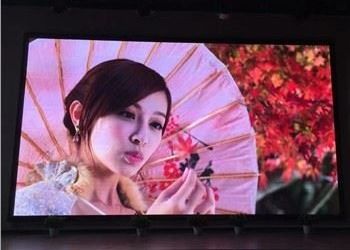 شاشة عرض LED ذات الدرجة الدقيقة في الداخل SMD P2 رقيقة للغاية لدور حفلات الزواج