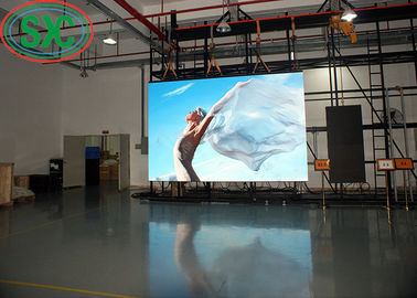 شاحنة متنقلة تأجير ملون كامل P2.6 داخلي LED Screen تأجير HD Stadium