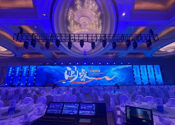 شاشات الإيجار من الألومنيوم المصبوب بالموت أسعار المصنع شاشات HD LED متعددة الاستخدامات لغرف الاجتماعات والكنائس والزفاف
