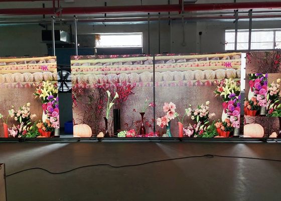 P3 P4 Full Color LED Video Rental 3In1 SMD2121 حائط فيديو داخلي مع 1000cd / sqm خزانة حديد أو ألومنيوم 4mm Pixels