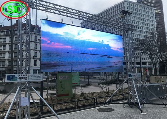 شاشة الألومنيوم المصبوب المضغوط مقاومة للماء RGB DIP P16 شاشة LED خارجية كامل اللون 500 * 1000mm