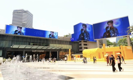 ملون كامل ملعب كرة القدم في الهواء الطلق شاشة LED P10 ضوء عالي HD 960 * 960mm Billboard