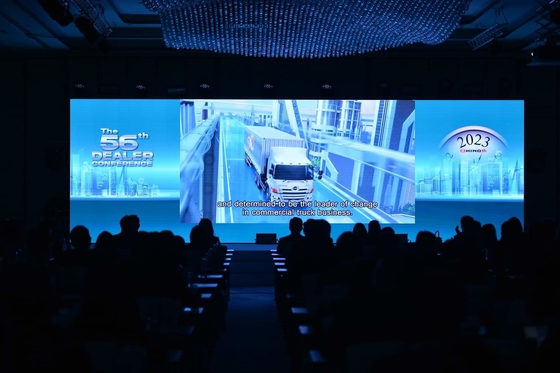 شاشة LED متعددة الألوان للخارج 62500 نقطة / متر مربع SMD1921 ميزات الفيديو