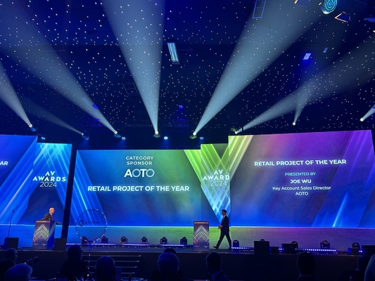 HD Full Color RGB Advertising LED Screen P4.81 داخلي / خارجي DC5V 1/13 وضع المسح