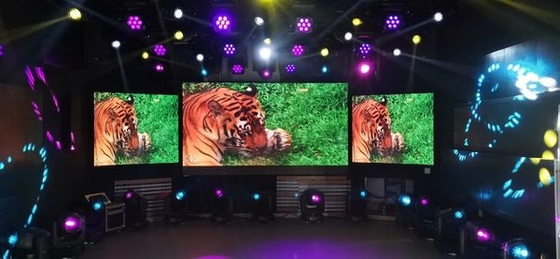 منصة ثابتة داخلية كاملة لون شاشة LED P2.5، شاشة LED P3، معدل تحديث 3840 هرتز، 1000 نيت الوضوح