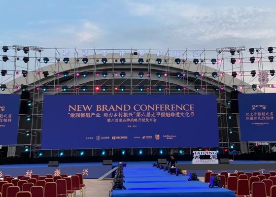 P2.5 عرض LED HD كبير في الهواء الطلق كامل الألوان الألومنيوم المصبوب بالموت للإيجار سطوع 2500 نيت 160000 / متر مربع