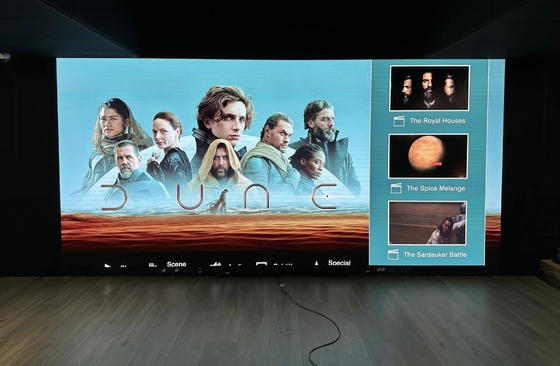 شاشة منحنية مسرح داخلي قابلة للتخصيص وصيانة الواي فاي الأمامية Ultra HD شاشة LED P2.5 صغيرة