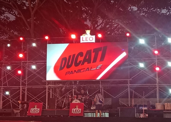 شاشة منحنية مسرح داخلي قابلة للتخصيص وصيانة الواي فاي الأمامية Ultra HD شاشة LED P2.5 صغيرة