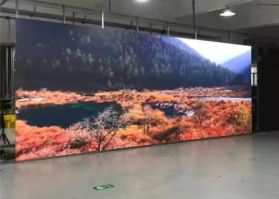 شاشة منحنية داخلية 1/16 وضع مسح 32x32 Dot P6 LED Ultra HD Display
