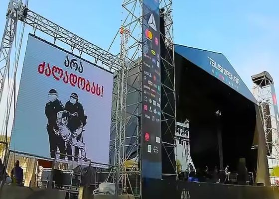 شاشة فيديو LED خارجية مقاومة للماء P3.91mm مقاس 250x250mm ملونة بالكامل