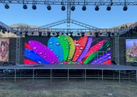 P2.5 شاشة LED مستأجرة ملونة عالية الوضوح في الهواء الطلق 160000 بكسل كثافة 640 * 640MM حجم الصندوق