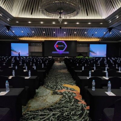 640 * 640MM حجم مجلس الوزراء GOB شاشة LED تركيبة بكسل 1R1G1B و 1500 بت من الوضوح لأداء متفوق