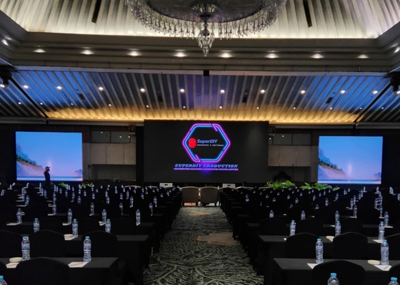 ألوان كاملة 1R1G1B غراء تكوين البكسل على متن شاشة LED مع 100 عمر تشغيل وحجم مجلس الوزراء 640 * 640MM