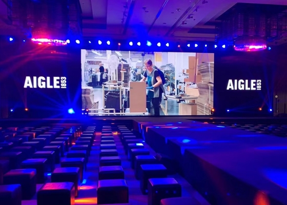 الشاشة المعتادة SMD1515 P2.5 Full Color Indoor Hanging LED Display في خزانة الألومنيوم المصبوب