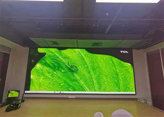 شاشة LED الحائطية الداخلية ذات الكثافة العالية P1.25 P2 مع درجة حرارة لون 6500K و ≥100 عمر في خزانة الألومنيوم المصبوبة