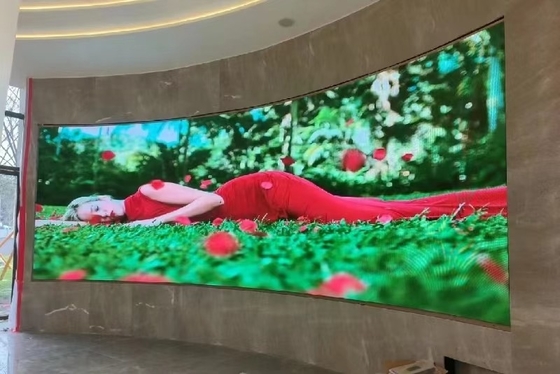 شاشة LED ذات دقة عالية P2.6 شاشة LED داخلية ملونة كاملة مع 160000 بكسل / م sup2 500 * 500mm حجم الوحدة