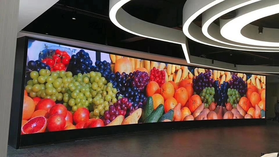 شاشة LED ملونة كاملة داخلية P2.5 مع استهلاك للإيجار مع خزانة رقيقة للغاية ومعدل تحديث عالي 3840 هرتز