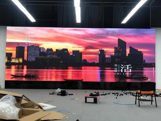 شاشة LED ذات لون كامل داخلية عالية الوضوح P2.5 للإعلانات والأحداث المثيرة للاهتمام والمؤثرة