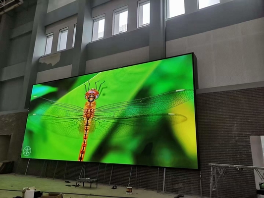 شاشة إعلانات رقمية P5 HD داخلية ذات لون كامل شاشة LED ذات لون كامل شاشة إعلانات رقمية رقيقة للغاية منتجات تجارية ساخنة للبيع شاشة RGB SMD LED في عامل