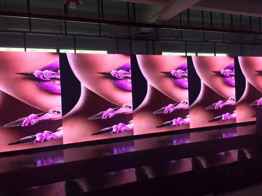ضوء عالي 2500 نيت full color P2 داخلية معلقة LED display