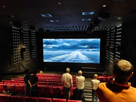 شاشة LED ملونة داخلية P4 HD حائط فيديو منحني 62500 / م2 RGB 3 في 1 24 أشهر تصميم مخصص وتنافسية