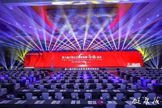 عرض ملصق LED ثابت / صندوق حديدي ، لوحة عرض الفيديو LED الألومنيوم HD ستيريو
