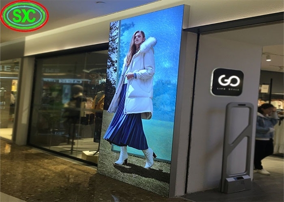 شاشة ملصق ألومنيوم LED مع دقة 960 * 320 وتركيب لون 1R1G1B
