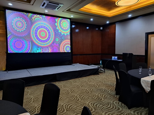 شاشة LED SMD داخلية P2 صغيرة الحجم عالية الدقة HD شاشة مرنة