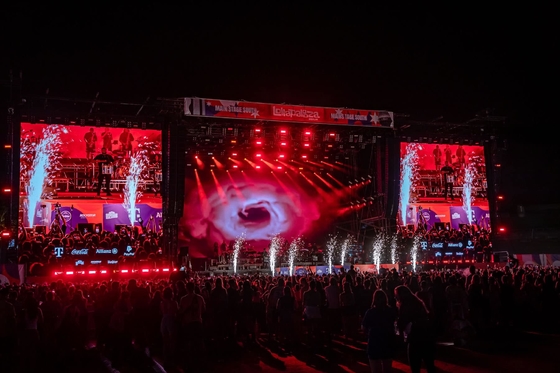 P.91 Ultra Slim Outdoor LED Screen, RGB LED Die-Cast Aluminum Screen 320mm X 160mm الحجم: