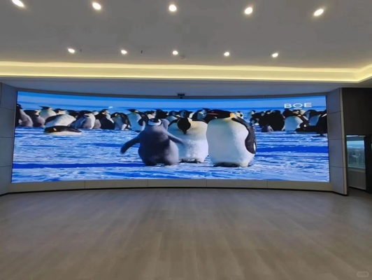 شاشة الألومنيوم المنسوجة 1/7 مسح 500 * 1000MM P5.95 شاشة إعلانية LED الإيجار