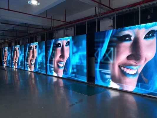 شاشة رياضية ملونة كاملة شاشة LED P10 ملعب كرة قدم IP65 شاشة كبيرة Ultra HD خزانة حديد
